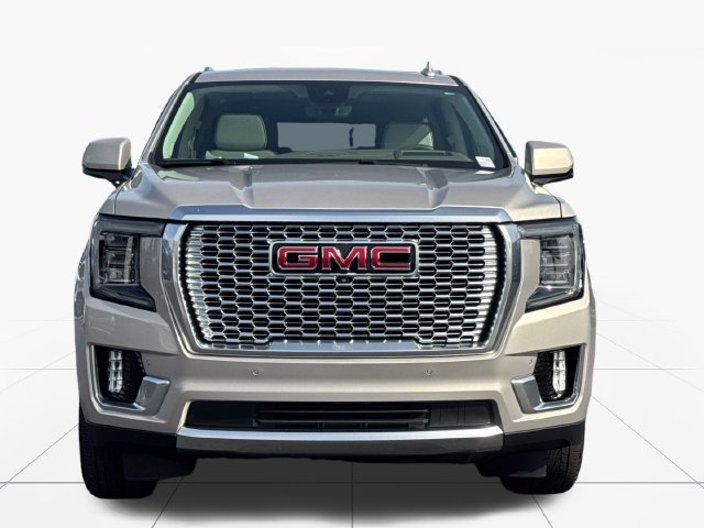 Used 2024 GMC Yukon Denali w/ Advanced Technology Package AWD/4WD image 9