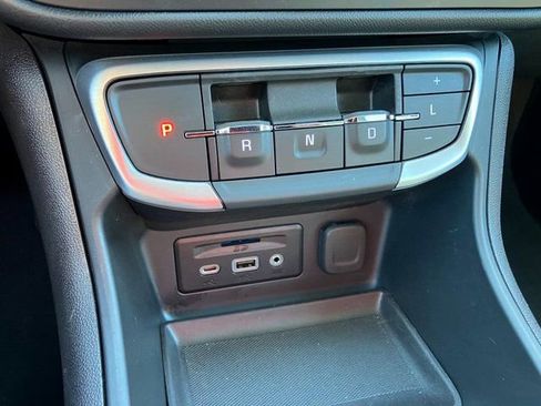 Used 2024 GMC Terrain SLT image 7