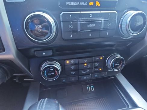 Used 2016 Ford F150 Platinum w/ Equipment Group 701A Luxury RWD image 17