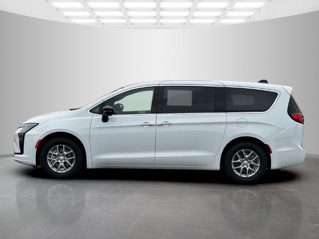 New 2027 Chrysler Pacifica Select FWD image 4