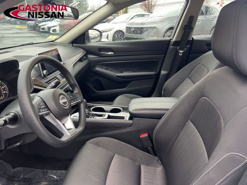 Used 2024 Nissan Altima 2.5 SV image 39