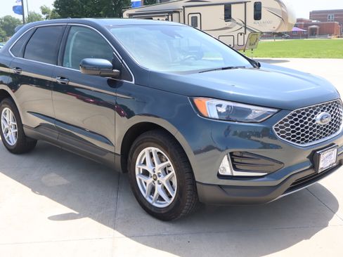 Used 2024 Ford Edge SEL w/ Convenience Package AWD/4WD image 4