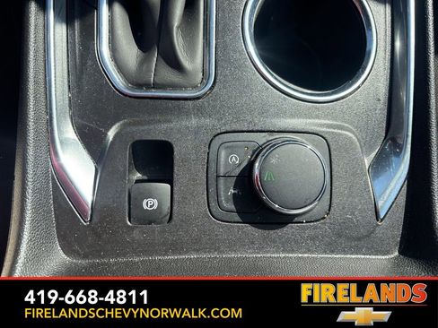 Used 2023 Chevrolet Traverse LT image 34