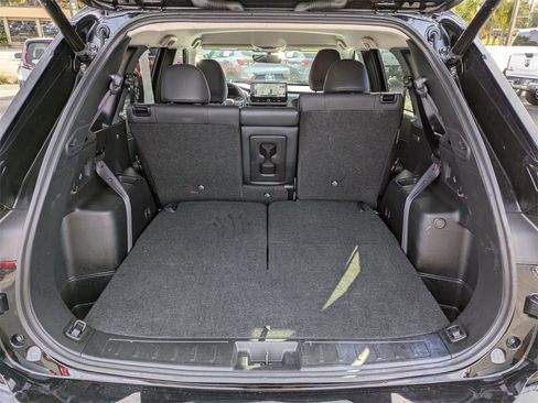 Used 2025 Mitsubishi Outlander SE image 13