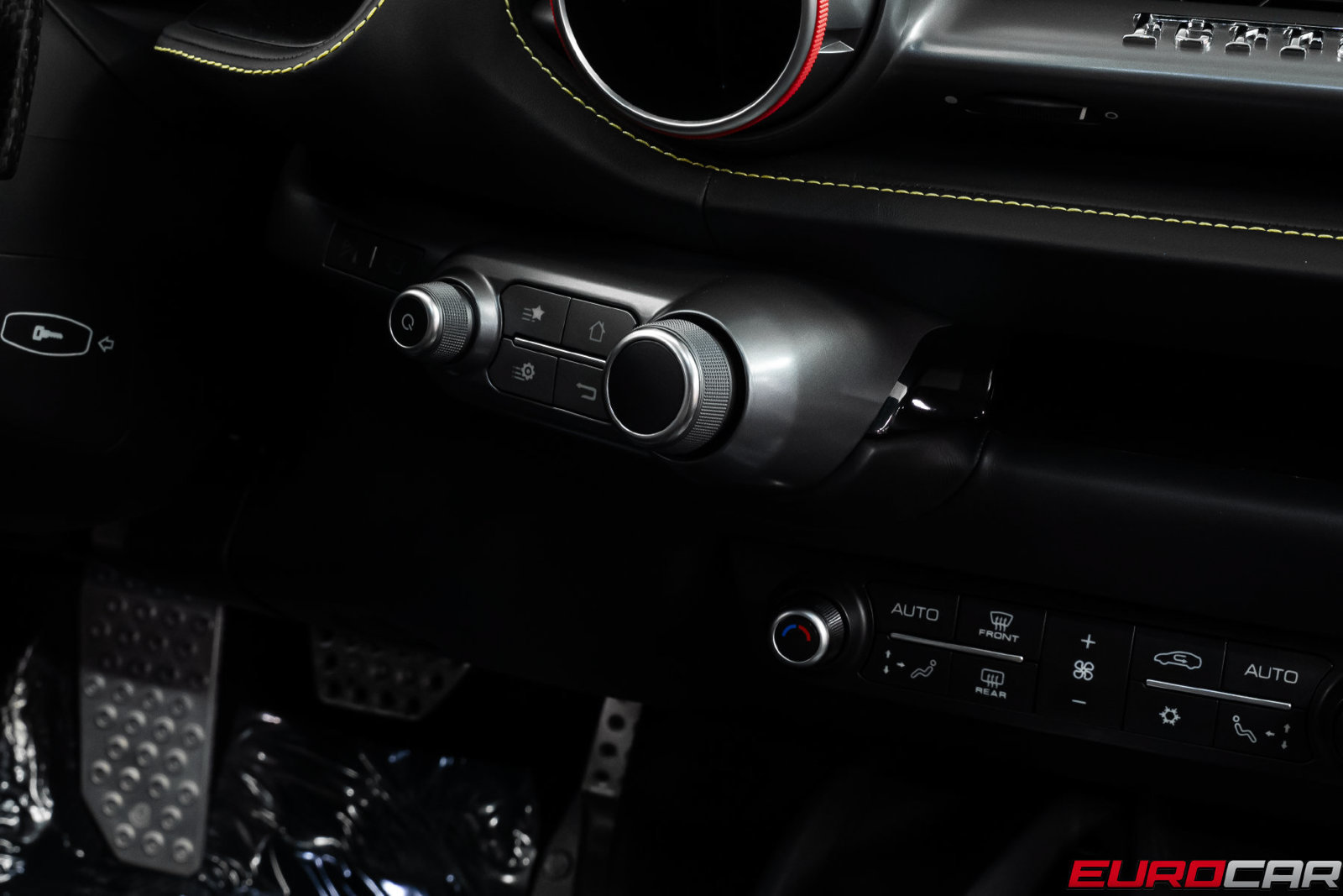 Used 2020 Ferrari 812 Superfast RWD image 33