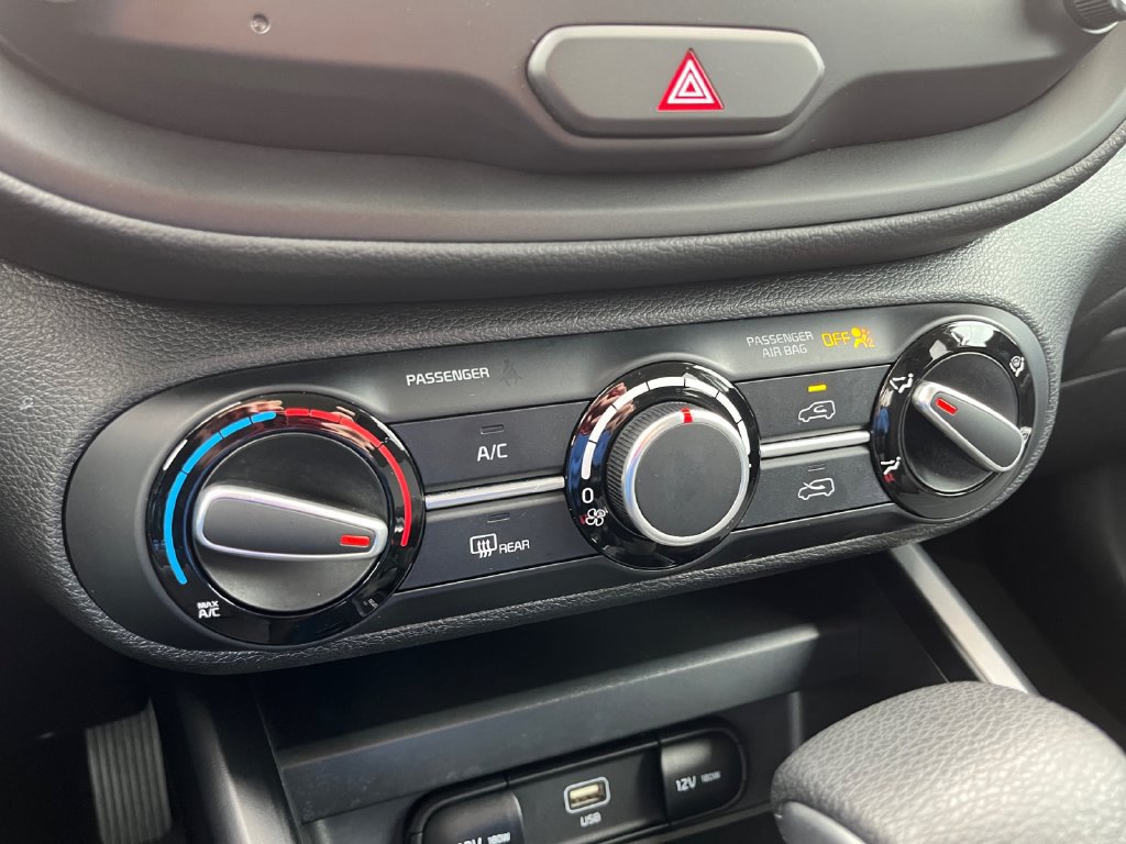 Used 2025 Kia Soul LX w/ LX Technology Package FWD image 17