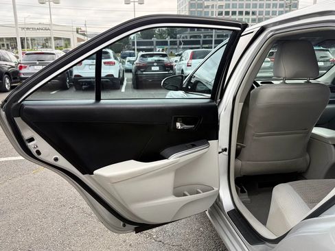 Used 2014 Toyota Camry LE FWD image 25