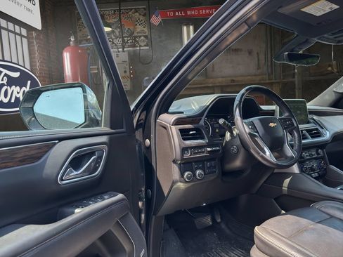 Used 2021 Chevrolet Tahoe Premier w/ Premium Package RWD image 17