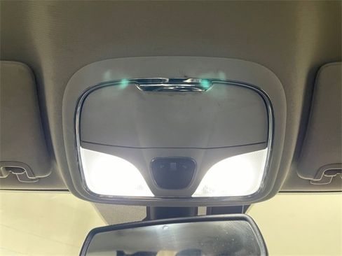 Used 2015 Jeep Cherokee Limited image 25