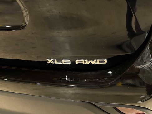 Certified 2024 Toyota Highlander XLE AWD/4WD image 27