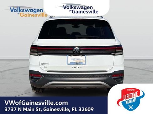 Used 2025 Volkswagen Taos SE FWD image 5