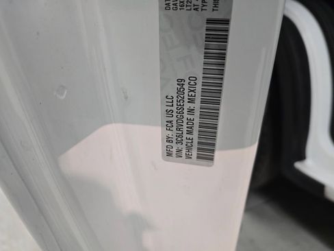 Used 2025 RAM ProMaster 2500 w/ Convenience Group image 14