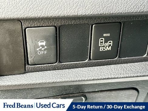 Used 2016 Toyota Sienna SE Premium w/ Four Season Floor Mat Package FWD image 14
