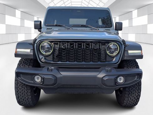 Used 2025 Jeep Wrangler Willys image 2