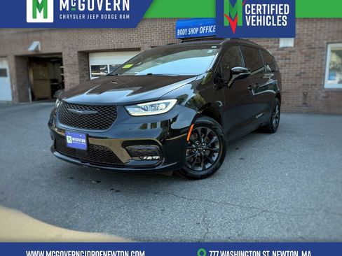 Used 2022 Chrysler Pacifica Touring-L w/ S Appearance Package AWD/4WD image 1