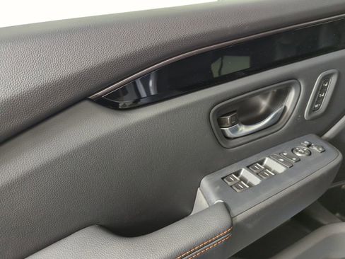 New 2025 Honda Pilot TrailSport image 17