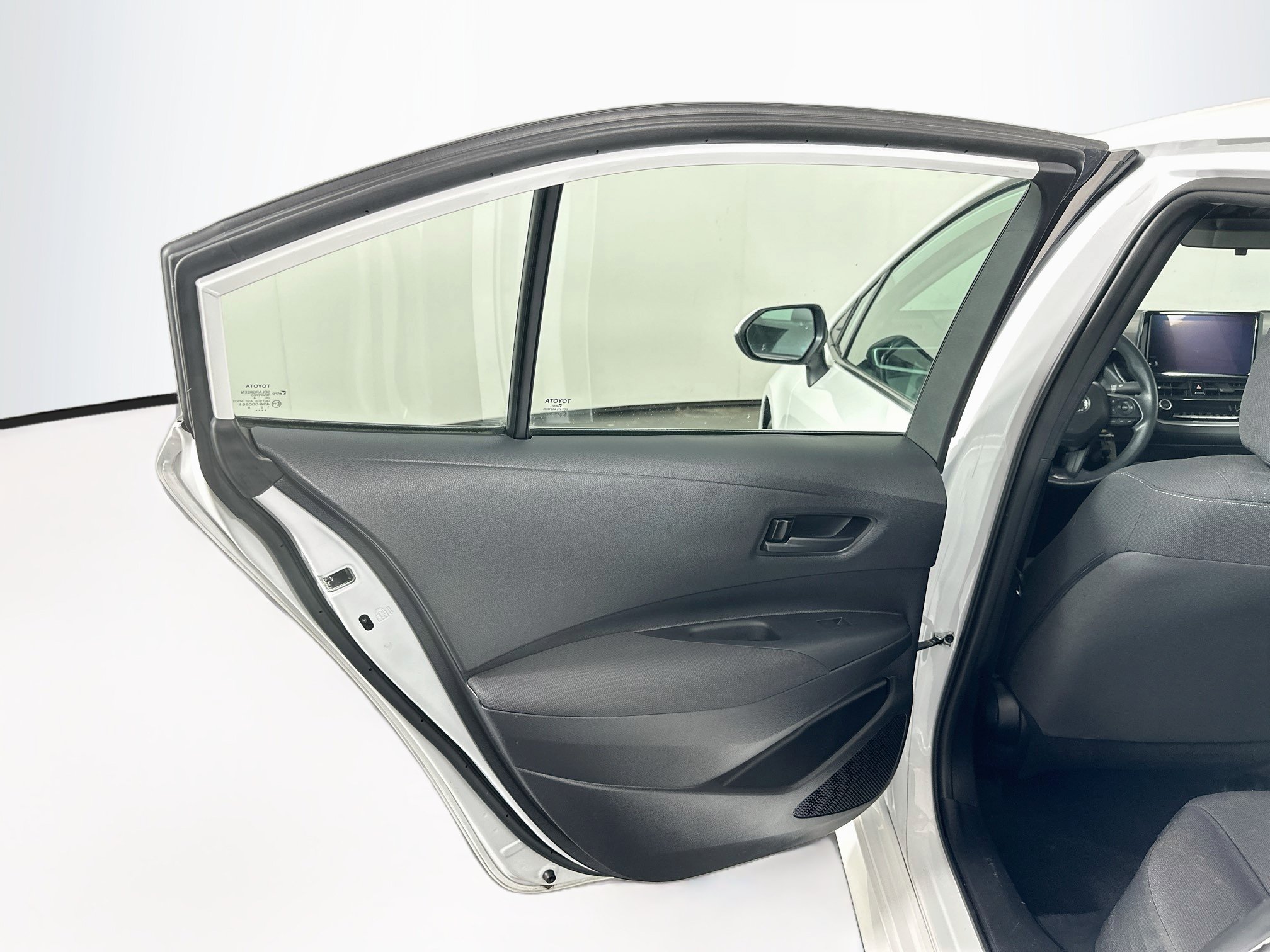 Used 2025 Toyota Corolla LE FWD image 24