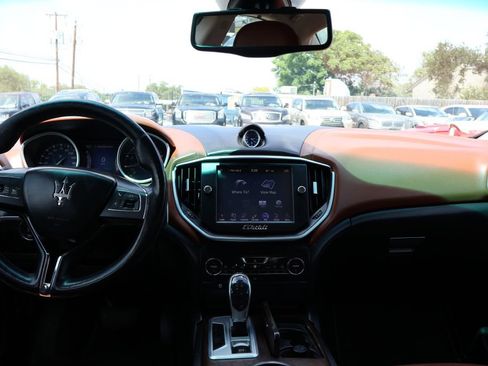 Used 2015 Maserati Ghibli RWD image 19
