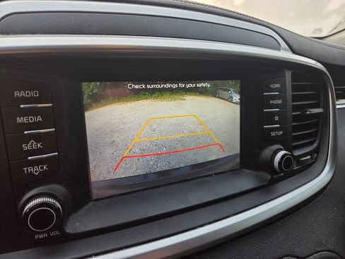 Used 2020 Kia Sorento L FWD image 15