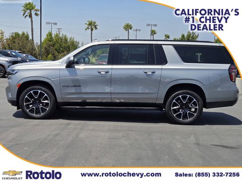 Used 2023 Chevrolet Suburban RST w/ Luxury Package AWD/4WD image 4
