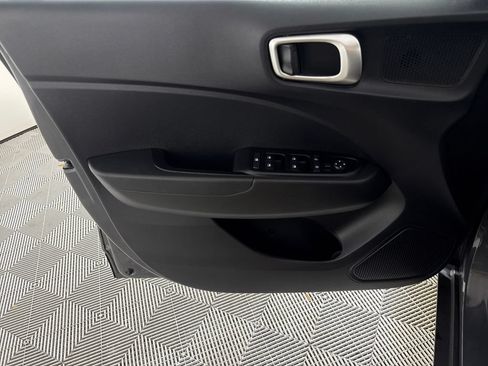 Used 2023 Hyundai Venue SEL FWD image 12