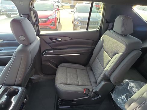 Used 2025 Chevrolet Traverse LT w/ Driver Confidence Package image 14