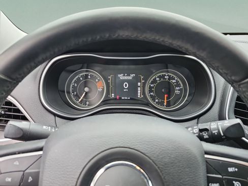 Used 2020 Jeep Cherokee Latitude Plus w/ Comfort/Convenience Group image 11