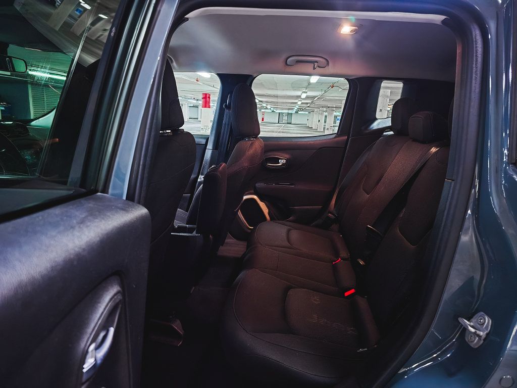 Used 2017 Jeep Renegade Latitude FWD image 20