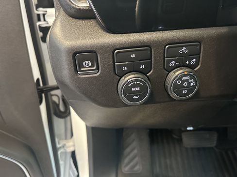 Used 2025 Chevrolet Silverado 2500 LT w/ Convenience Package AWD/4WD image 12