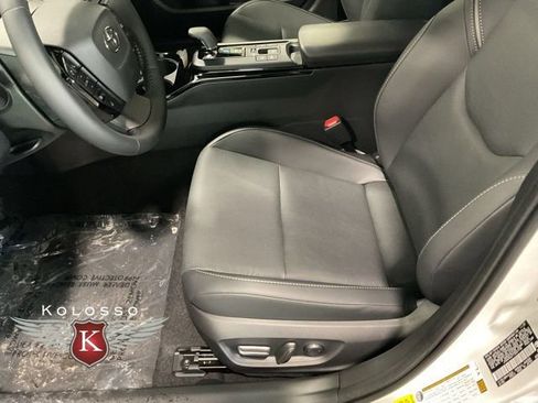 New 2026 Toyota Prius Plug-In Hybrid image 10