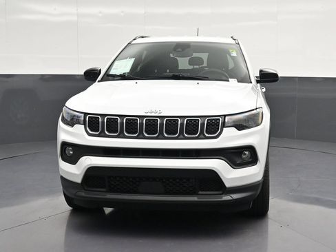 Used 2024 Jeep Compass Latitude AWD/4WD image 6