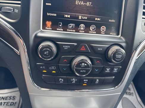Used 2014 Jeep Grand Cherokee Overland w/ Advanced Technology Group AWD/4WD image 30