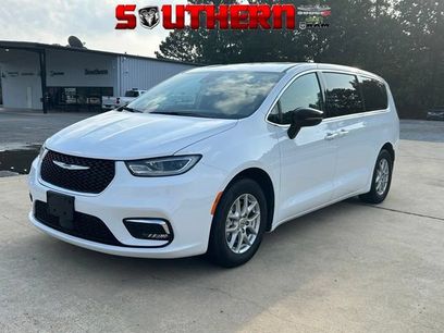 Used 2024 Chrysler Pacifica Touring-L