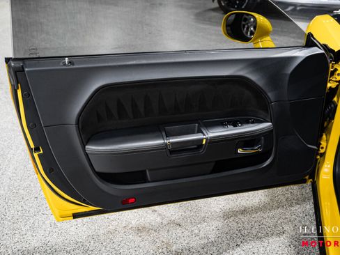 Used 2010 Dodge Challenger SRT8 w/ Special Edition Group image 17