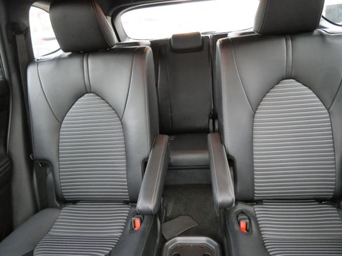 Certified 2025 Toyota Highlander XSE image 14