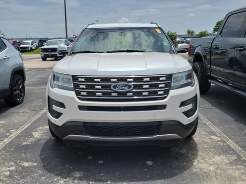 Used 2016 Ford Explorer Limited w/ Equipment Group 301A FWD image 2