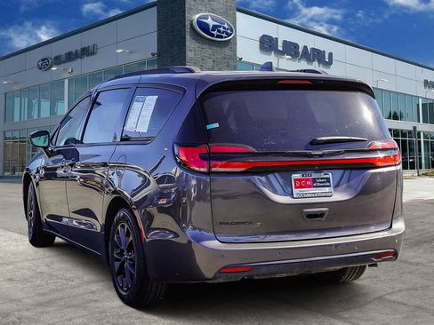 Used 2021 Chrysler Pacifica Touring w/ S Appearance Package image 6