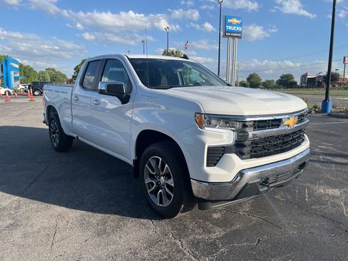 Used 2024 Chevrolet Silverado 1500 LT AWD/4WD image 2