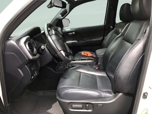 Certified 2020 Toyota Tacoma TRD Off-Road w/ TRD Premium Off Road Package AWD/4WD image 16
