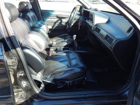 Used 1990 Ford Taurus SHO image 14
