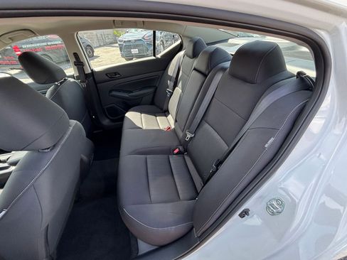 Used 2025 Nissan Altima 2.5 SV FWD image 25