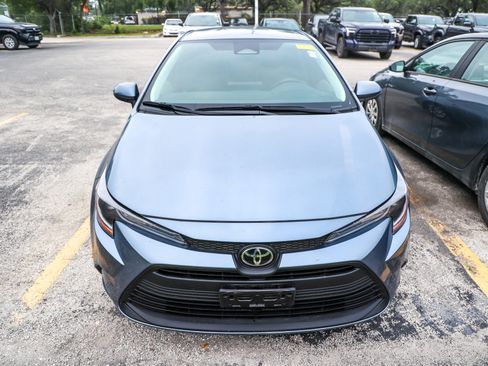Used 2025 Toyota Corolla LE FWD image 5