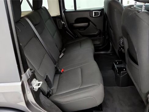 Used 2018 Jeep Wrangler Unlimited Sport S image 25