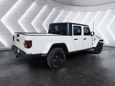 Used 2022 Jeep Gladiator Sport image 6