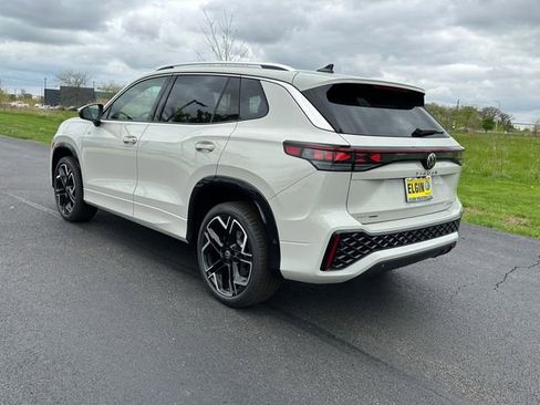 New 2026 Volkswagen Tiguan SEL R-Line AWD/4WD image 5