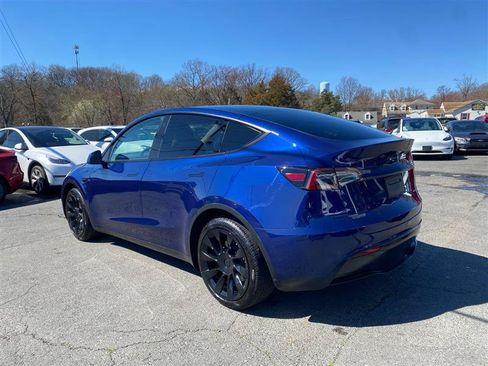 Used 2023 Tesla Model Y Long Range AWD/4WD image 3