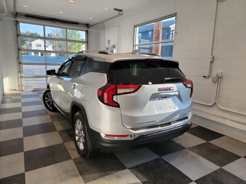 Used 2022 GMC Terrain SLT w/ Tech Package AWD/4WD image 3