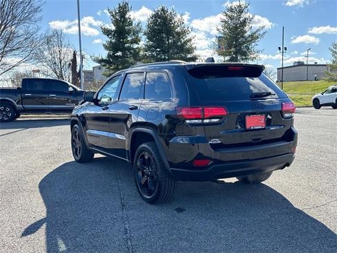 Used 2019 Jeep Grand Cherokee Laredo image 6