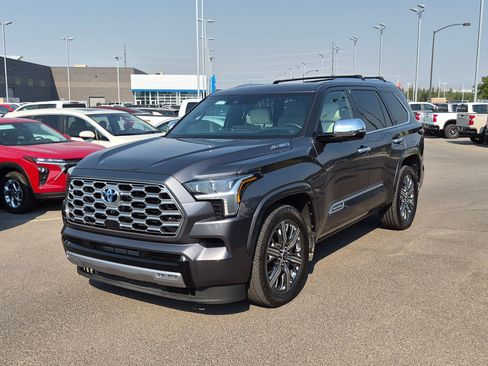 Used 2023 Toyota Sequoia Capstone AWD/4WD image 8