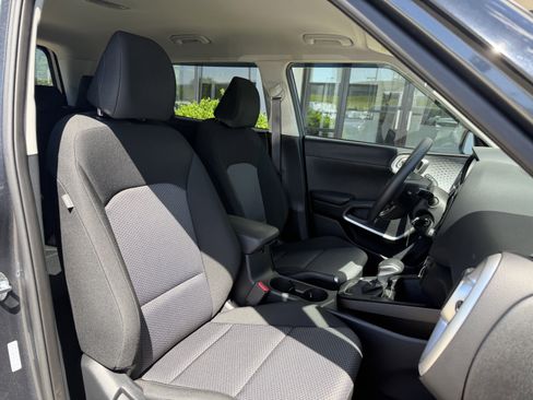 Used 2025 Kia Soul LX FWD image 19
